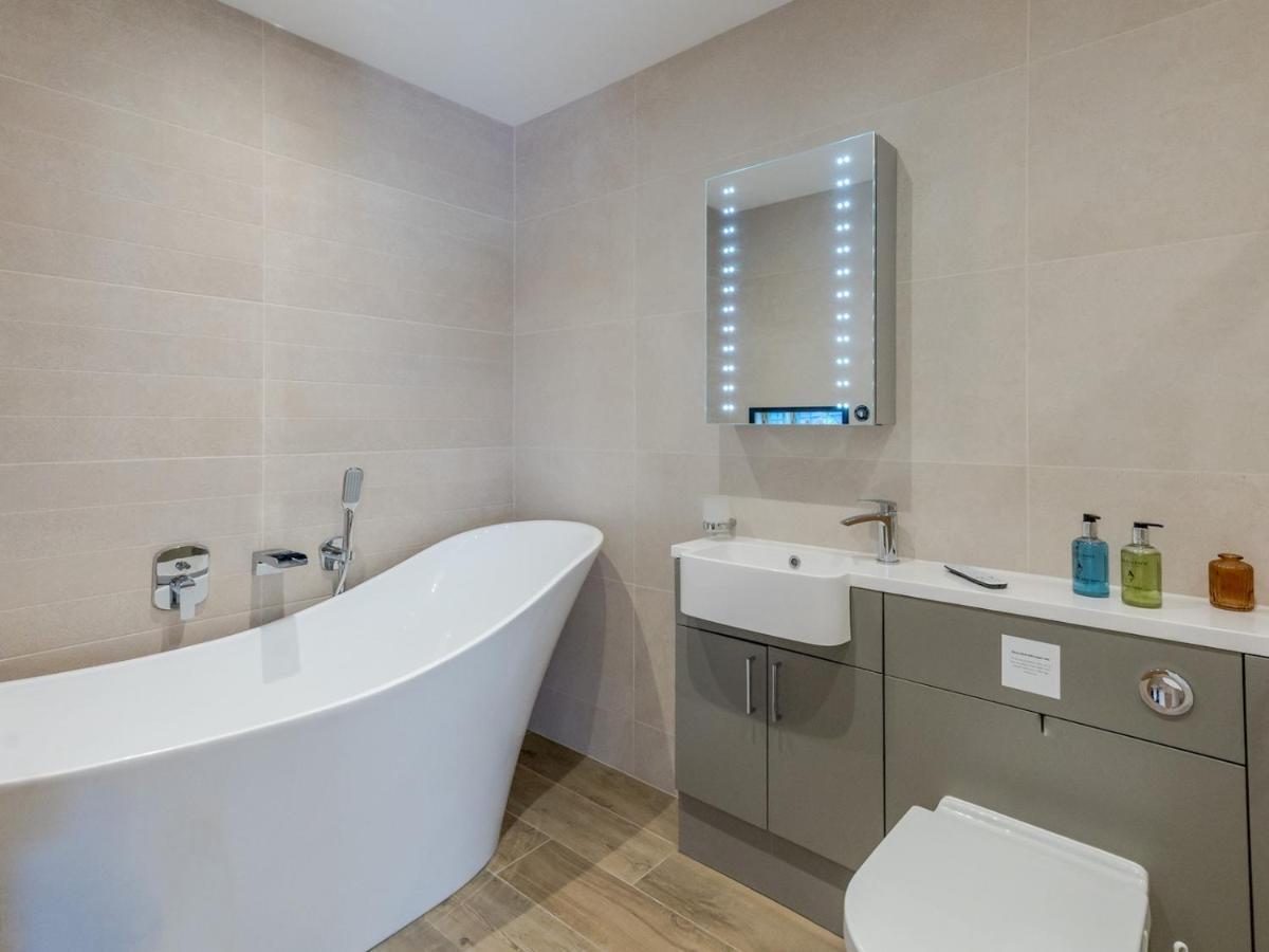 Pass The Keys Contemporary Apartment With Secure Parking Shrewsbury Ngoại thất bức ảnh